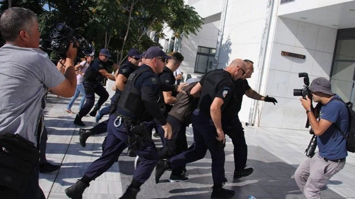 «Να πεθάνεις»: Οργή και κατάρες από την οικογένεια της Δώρας Ζέμπερη στον δολοφόνο Σοροπίδη (εικόνες)